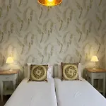 Thomar House Guest house *