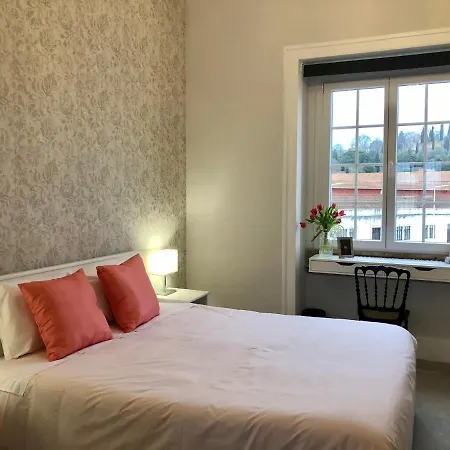 Thomar House Pensión *